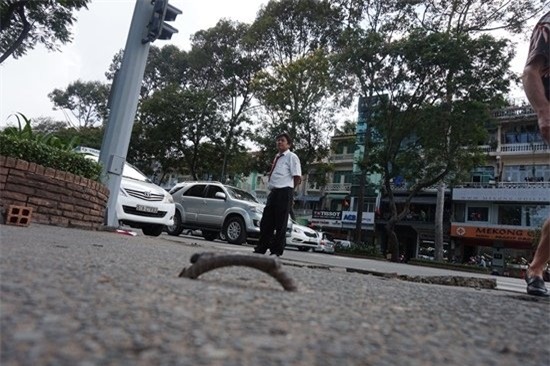 Quận 1, Đoàn Ngọc Hải, móc sắt, du khách ngã vỡ mặt, bẫy trên phố, đường Lê Lợi, bồi thường du khách