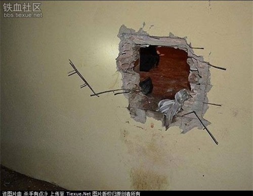 vuot nguc bat thanh, con bi mac ket voi doc chiec quan sip tren nguoi hinh anh 6