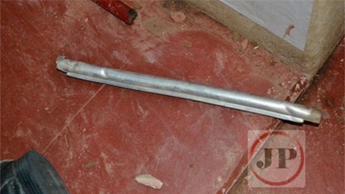 vuot nguc bat thanh, con bi mac ket voi doc chiec quan sip tren nguoi hinh anh 7