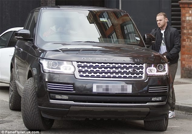 Khong duoc ra san, Rooney 'dot tien' cho xe sang moi hinh anh 6