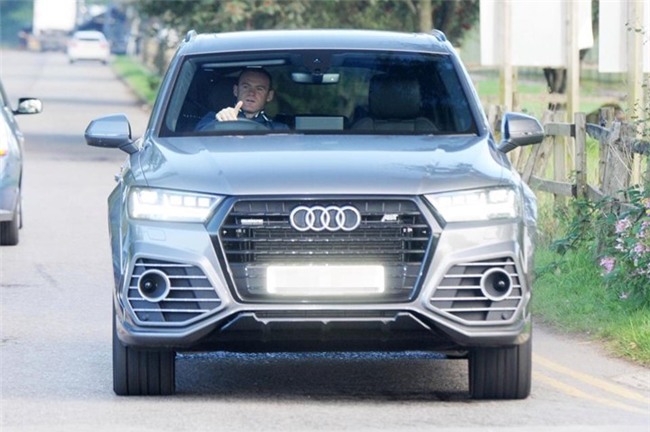 Khong duoc ra san, Rooney 'dot tien' cho xe sang moi hinh anh 7