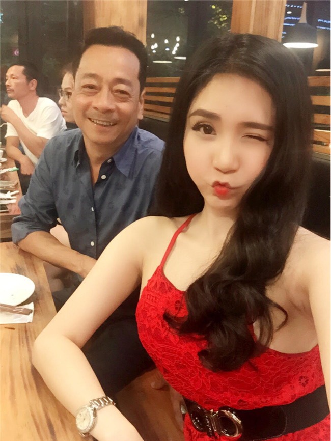 phan ung bat ngo cua quang le khi nguoi yeu 9x dong canh nong hinh anh 3