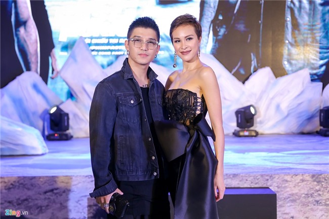 Dinh Tien Dat tranh mat Hari Won o su kien ra mat phim hinh anh 13