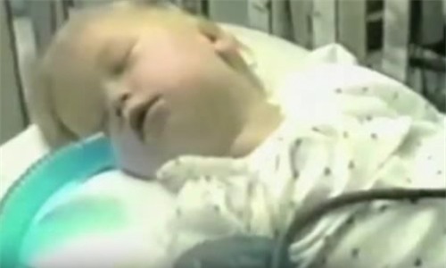 Bé gái tàn tật bị cha mẹ bỏ rơi, 20 năm sau điều cảm động khó tin đã xảy ra... - Ảnh 3.