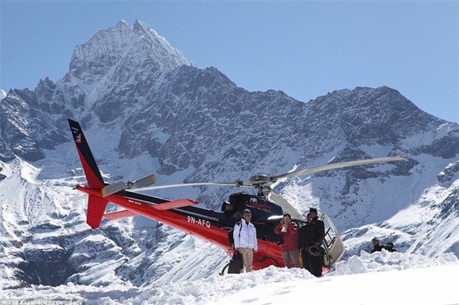 Bữa sáng xa xỉ trên đỉnh Everest cho khách nhà giàu - Ảnh 3.