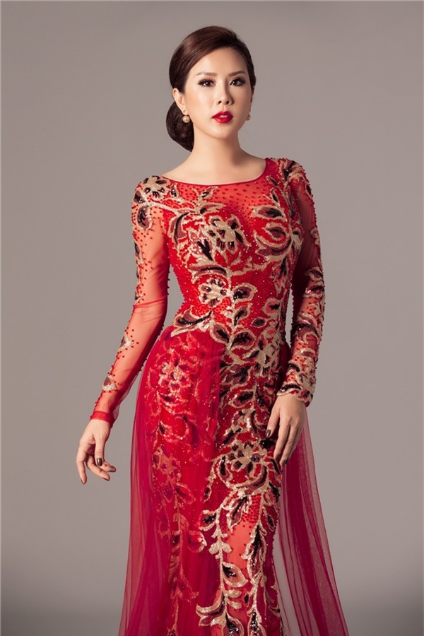 Hoa hậu Thu Hoài khoe đường cong đẹp từng centimet