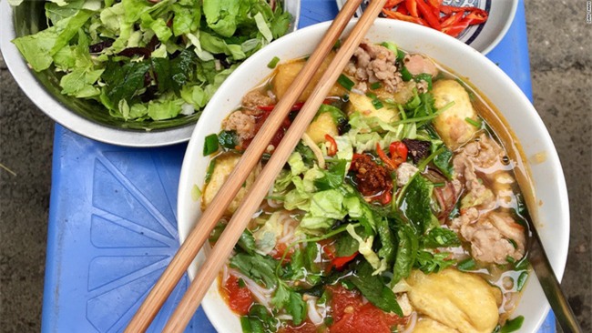 Báo Tây giới thiệu 5 món bún ngon nhất định phải thử khi đến Hà Nội - Ảnh 1.