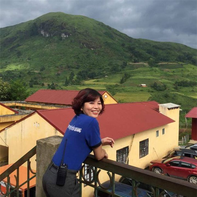 Cụ bà run rẩy chống gậy trên đường và hành động của người phụ nữ đi ô tô  - Ảnh 4.