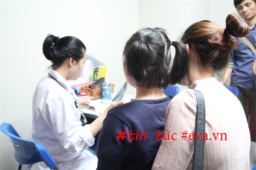 con day thi som, bo me do loi tai ong ba cho su dung qua nhieu do an nhanh - 1