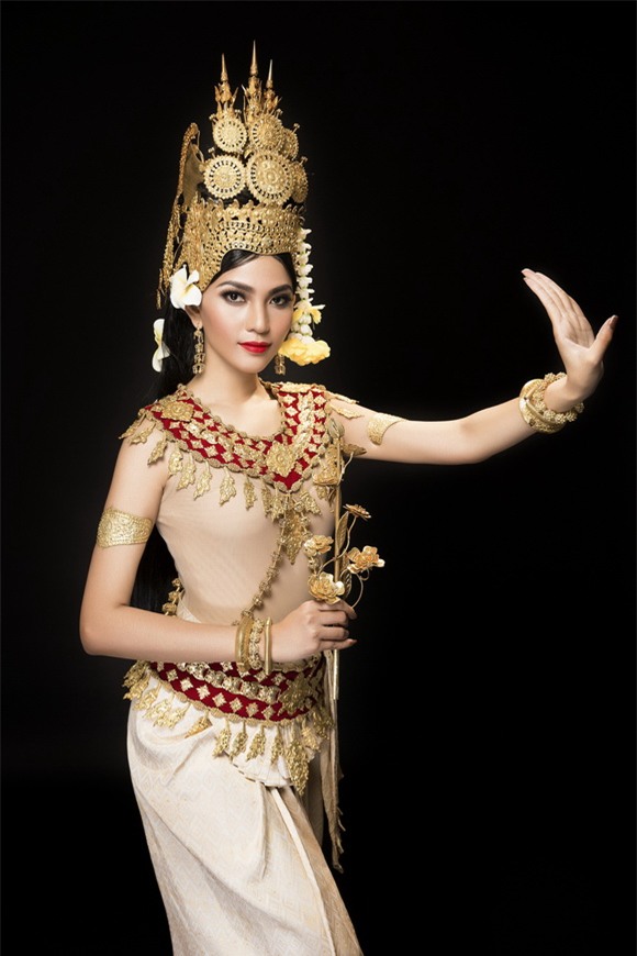 Trương thị may,á hậu trương thị may,trương thị may diện trang phục truyền thống