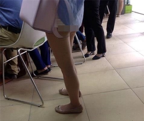 Co gai mac do rach toi ta: Dung bien minh thanh tro he hinh anh 2