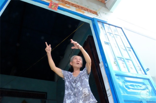 Ánh mắt đầy ám ảnh của thiên thần mắt xanh không thấy ánh mặt trời, chưa một lần gặp cha - Ảnh 11.