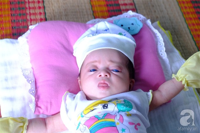 Ánh mắt đầy ám ảnh của thiên thần mắt xanh không thấy ánh mặt trời, chưa một lần gặp cha - Ảnh 6.