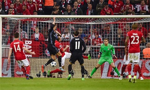 Ronaldo ghi bàn san hòa cho Real đầu hiệp 2