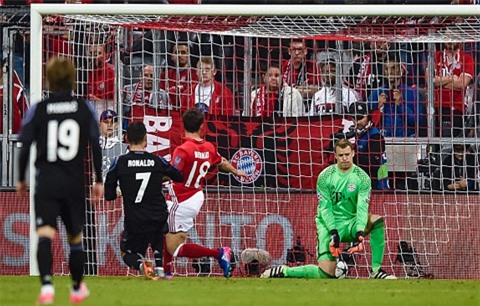 Ronaldo tung đòn kết liễu Bayern