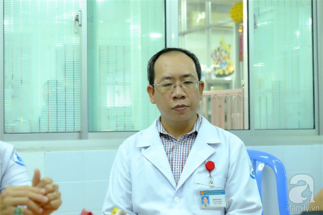 Bị em họ tạt xăng nướng chuột đồng vào người, bé trai 14 tuổi bỏng nặng - Ảnh 3.