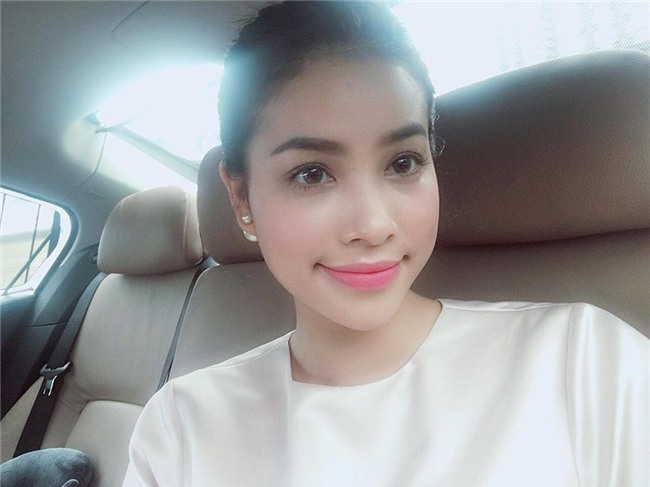 pham huong can gi dien vay cong chua, mac the nay da du 