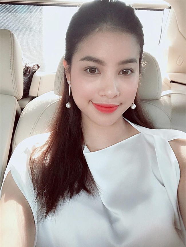 pham huong can gi dien vay cong chua, mac the nay da du 