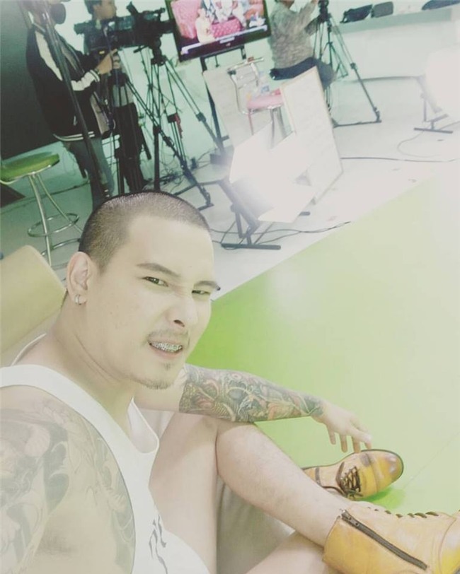 chong tre cua nu dai gia u60 dang tiep hinh khieu khich de niu keo? hinh anh 3