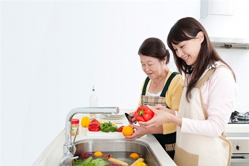 dung nghi cu phai o rieng moi tot, toi co doc chieu khien me chong luc nao cung "so con dau" - 1