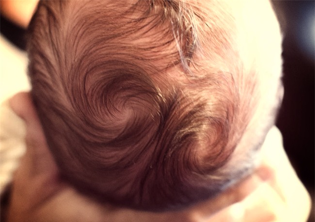 Vạch tóc xem xoáy, biết ngay tính cách, vận mệnh cuộc đời của mỗi người thế nào - Ảnh 2.