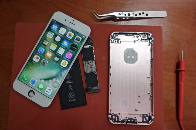 Thích iPhone nhưng không đủ tiền, bạn hãy học thanh niên này mua linh kiện về chế - Ảnh 3.