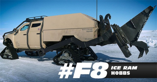 Nhân vật Luke Hobbs (Dwayne Johnson) lái một chiếc Ice Ram với đuôi xe được lắp thêm lưỡi thép, giúp tăng khả năng tác chiến.