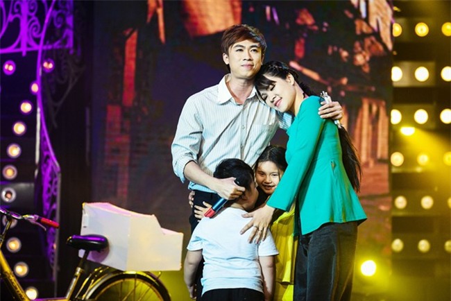 Manh Quynh dam duoi ngam Phuong Trinh Jolie hat hinh anh 11