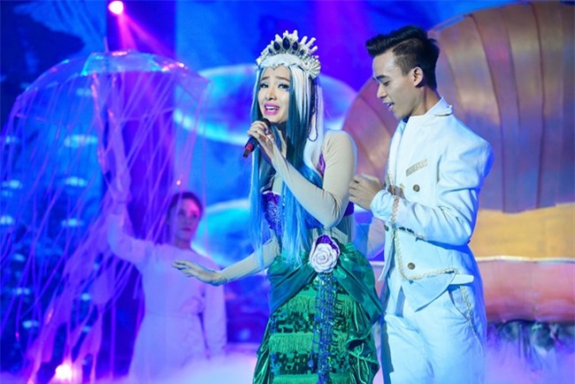 Manh Quynh dam duoi ngam Phuong Trinh Jolie hat hinh anh 2