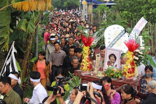 tam su nghen dang cua me be gai viet bi sat hai o nhat: 'bo me nho con lam linh oi!' - 2