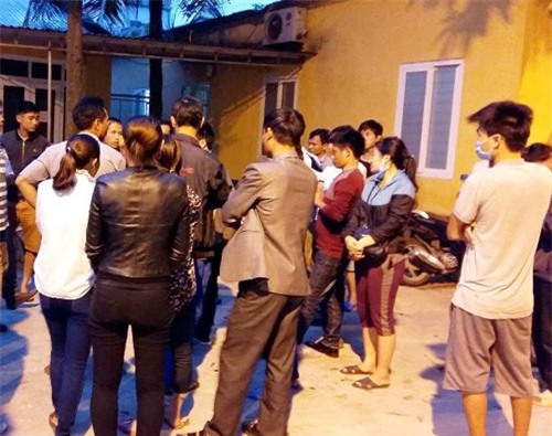 be trai 4 tuoi chet bat thuong, nguoi nha vay benh vien hinh anh 1