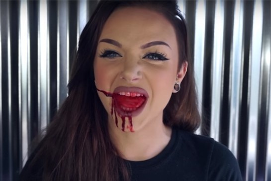 Co gai bi nem da vi day trang diem giong bac si David Dao hinh anh 1