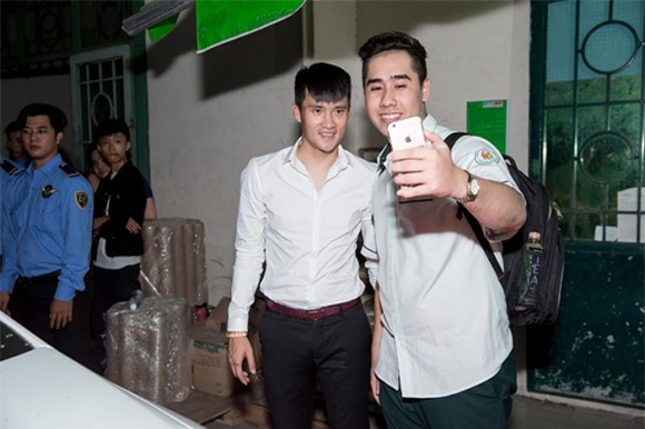 thủy tiên, công vinh, sao việt, ca sĩ việt, mặc sexy