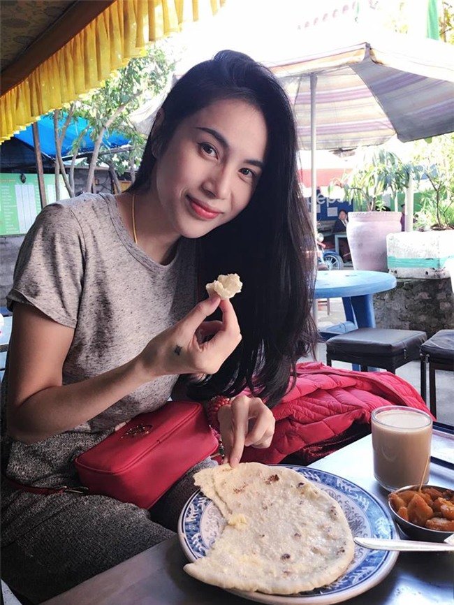 o nha gian di bao nhieu thi len san khau thuy tien lai boc lua bay nhieu! - 5