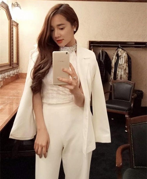 anh doi thuong tiet lo vong eo that cua nha phuong hinh anh 4