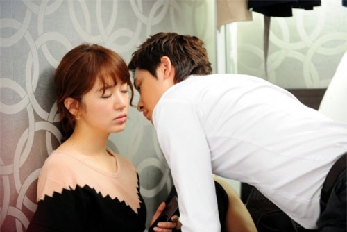 dau kho canh "cho chui gam chan" cua nguoi dan ong ngheo o re nha vo giau co - 1