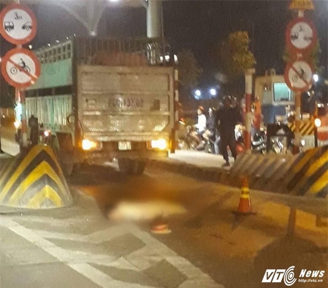 Cảnh sát giao thông bị xe tải cán qua người: Con gái nhỏ ngơ ngác tìm bố tại đám tang - Ảnh 5.