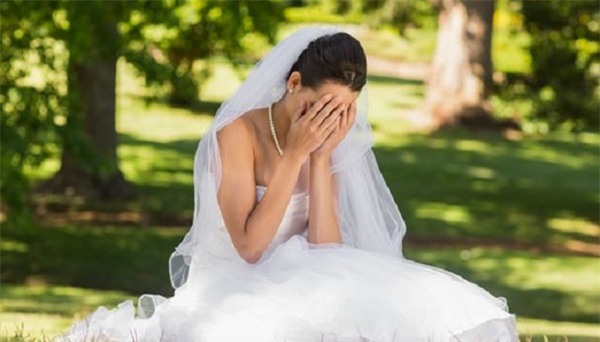 Hoảng hồn khi bạn của chồng đến vui tân hôn và những trò đùa không thể tưởng - Ảnh 2.