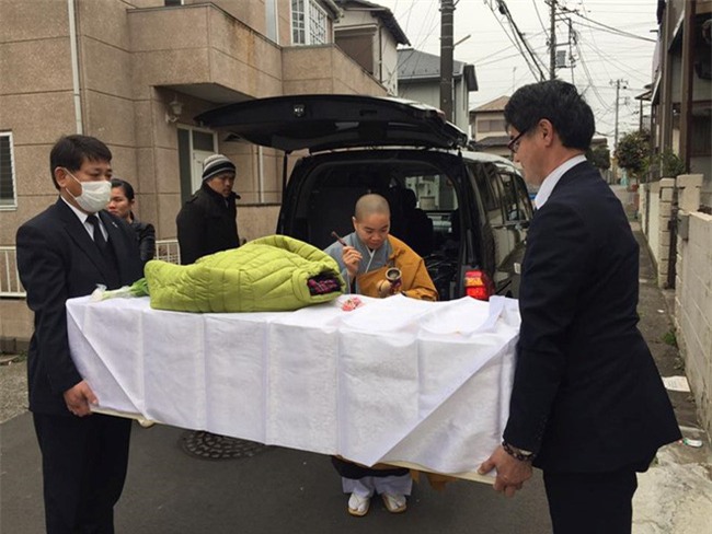 Sư cô đau xót đồng hành cùng Nhật Linh những ngày cuối ở Nhật - Ảnh 1.