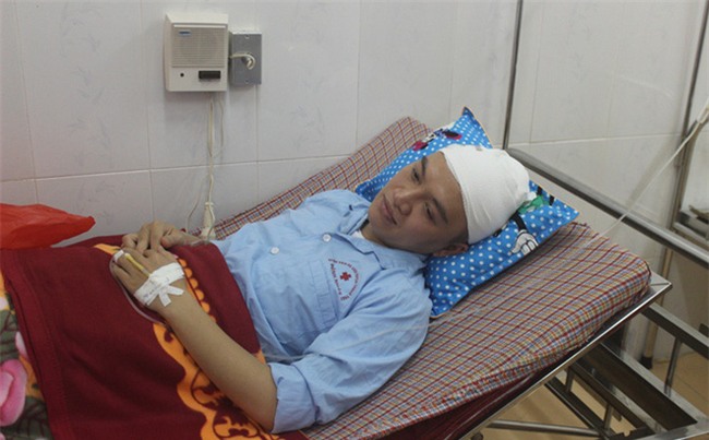 Bác sỹ bị người nhà bệnh nhi đánh: 