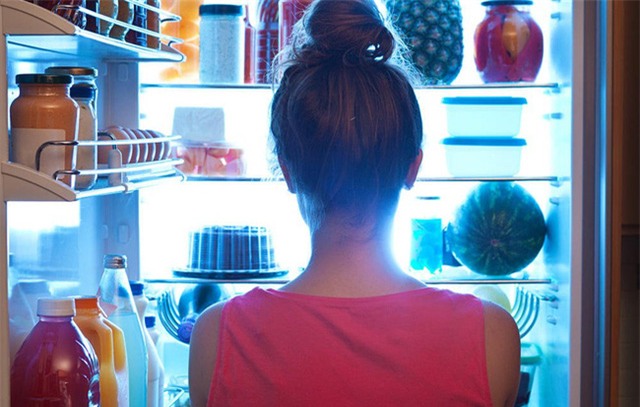 Giống như hầu hết các chị em phụ nữ, tôi cũng là người thích gặm nhấm đồ ăn vào ban đêm.