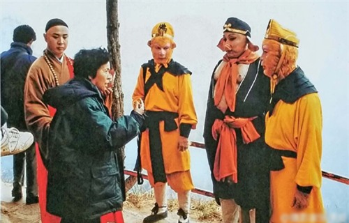 dao dien tay du ky ban kinh dien 1986 qua doi hinh anh 2