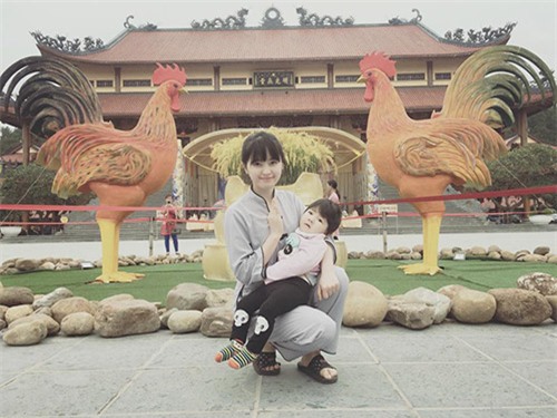 bi “chat van” khong dua yen nhi sang singapore chua benh, me nuoi 9x phan ung bat ngo - 1