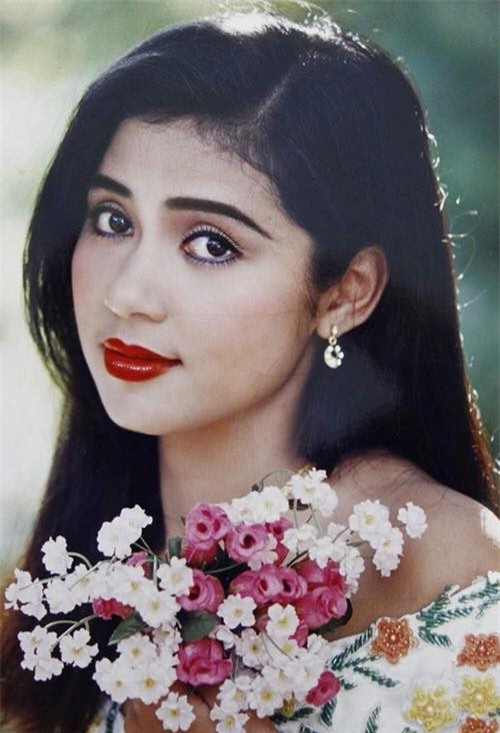 Ở giai đoạn hoàng kim, cái tên Việt Trinh là “bảo chứng” doanh số cho các tờ báo văn hóa. Những bộ phim gắn liền với tên tuổi cô có Công tử Bạc Liêu, Sao em vội lấy chồng, Cô nữ sinh bướng bỉnh, Người đẹp Tây Đô.