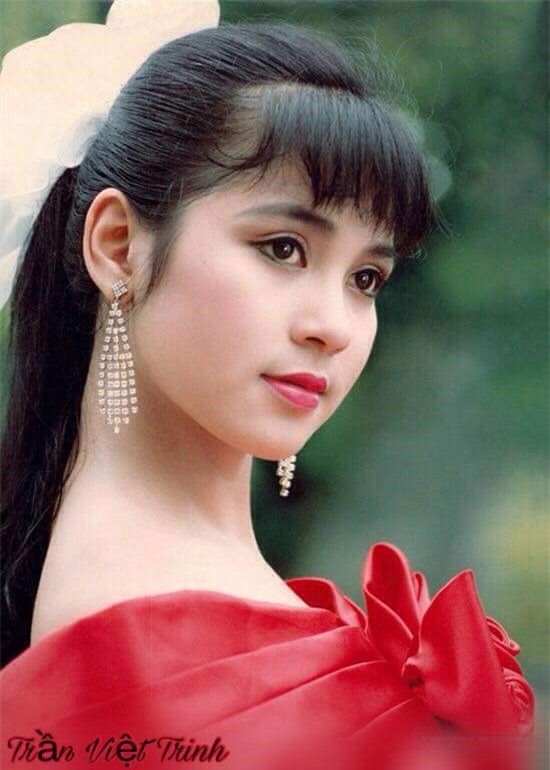 Nhiều năm liền, Việt Trinh biến mất khỏi ồn ào trong ngành giải trí, tìm đến bình yên nơi Phật pháp.
