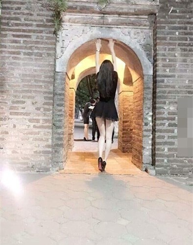 chua he, thieu nu da mac