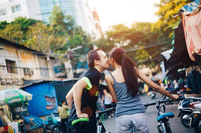 Chàng trai Pháp vì yêu cô gái Việt mà sẵn sàng nằm dưới đất, tắm nước lạnh, bị muỗi chích,... không oán thán nửa lời - Ảnh 4.