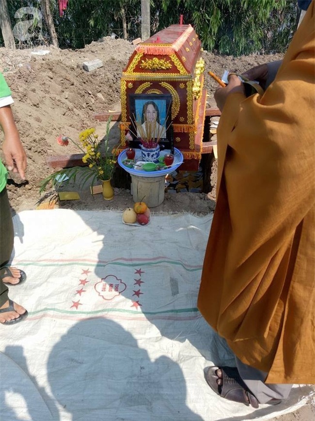 Người phụ nữ xinh đẹp mất vì ung thư khi bên cạnh không người thân thích, bạn bè lấy facebook cô đăng tìm gia đình - Ảnh 3.