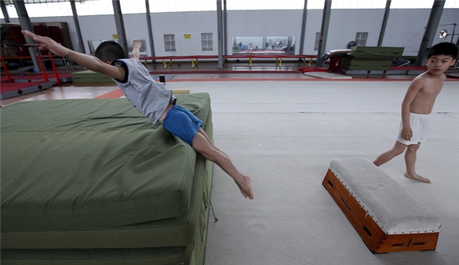 thể dục dụng cụ, học trò, vận động viên nhí