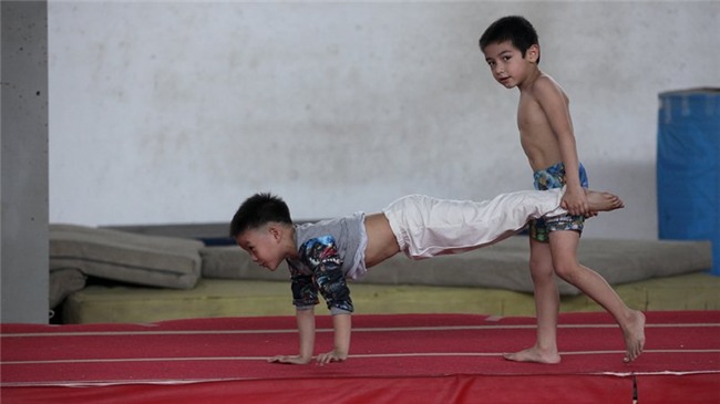 thể dục dụng cụ, học trò, vận động viên nhí